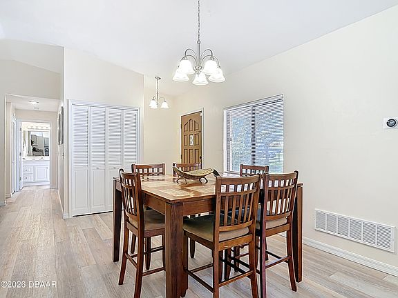 4th image of 4761 Riverglen Blvd