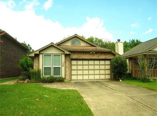 136 Coffee Ln, Lake Jackson, TX 77566