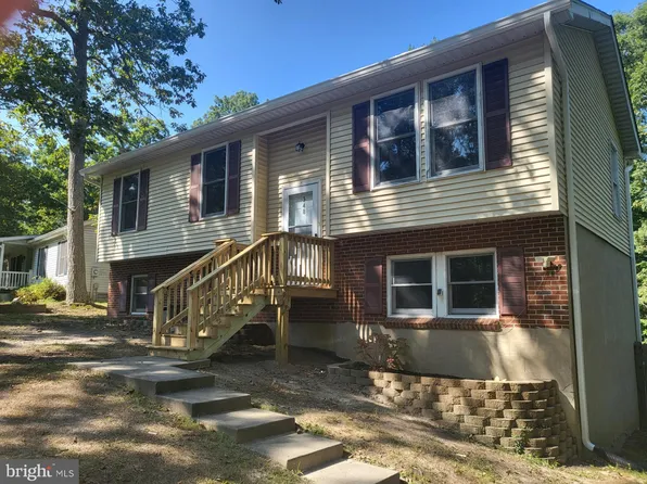 348 Clubhouse Dr, Lusby, MD 20657