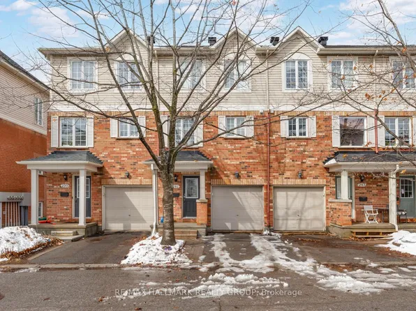 90 Edenvale Dr #241, Ottawa, ON K2K 3N8
