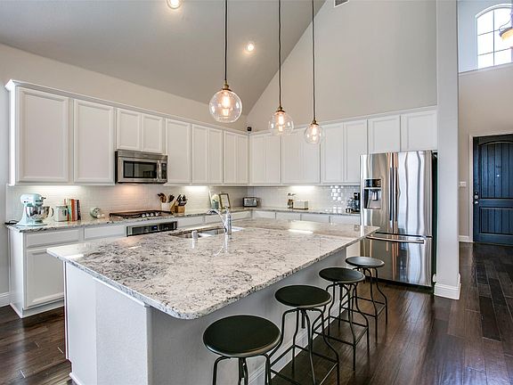 5th image of 14014 Susana Ln