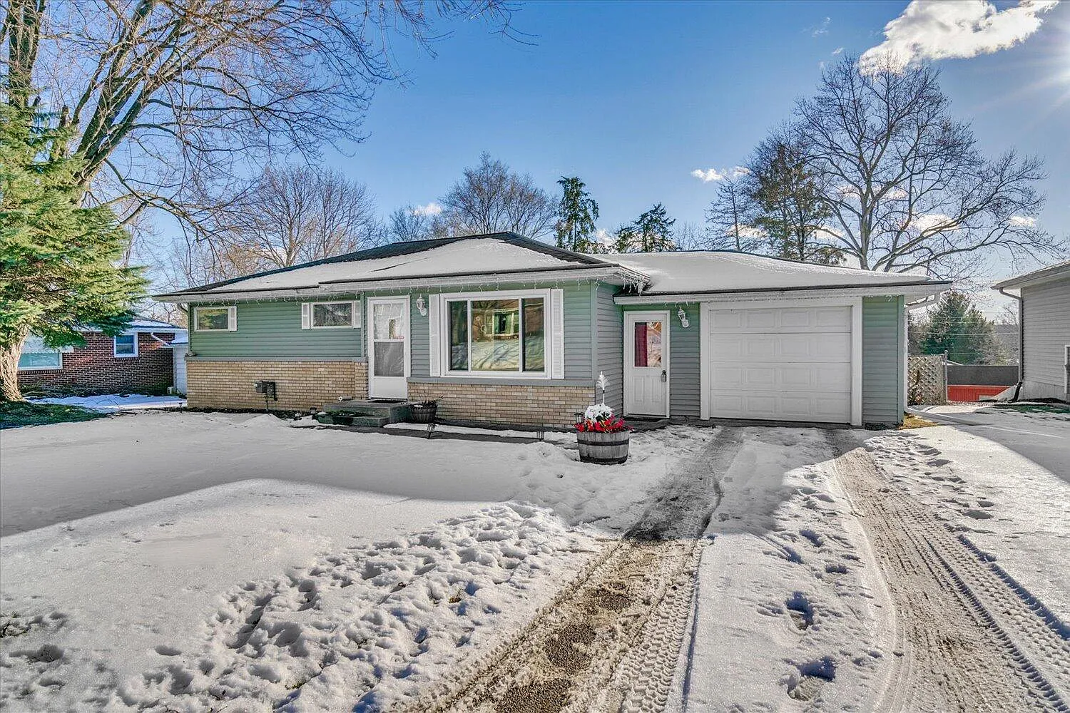 436 W Colfax St photo 1