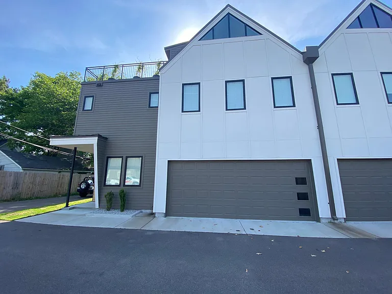 2119 Jefferson Ave — Photo 1