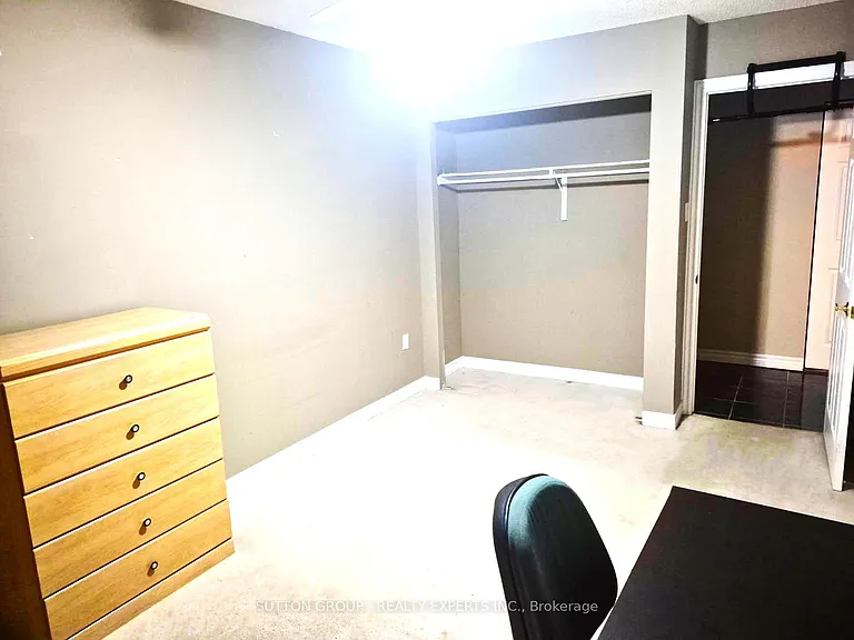 612 Grey St #18 — Photo 2