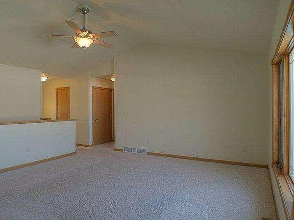 4th image of 605 Rockwood Dr