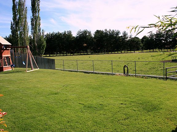 PRIVATE Backyard!