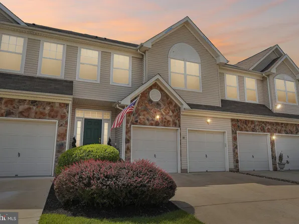 18 Saint Andrews Ct, Mount Holly, NJ 08060