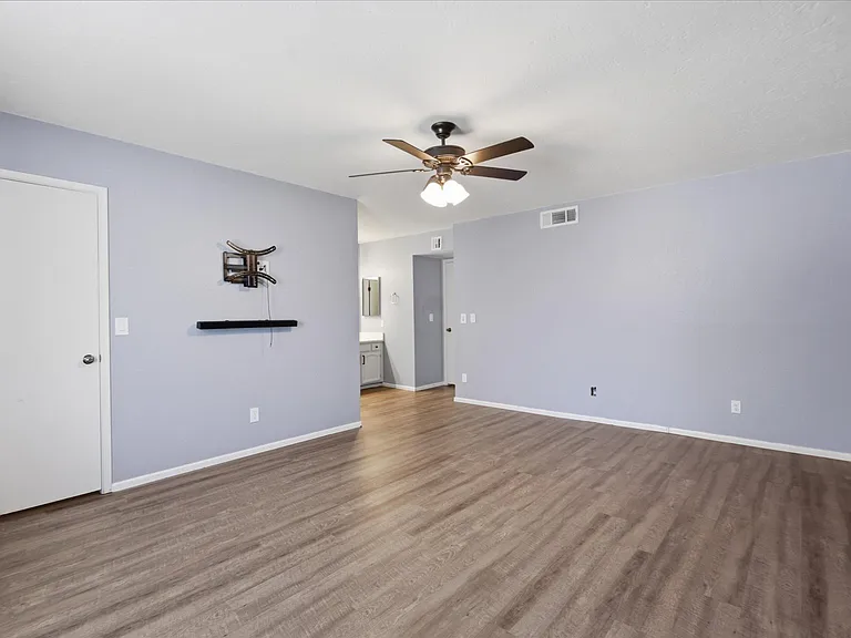 835 S 75th St — Photo 14