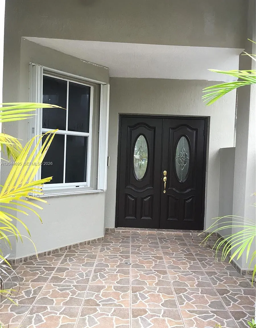 5 bed, 3001 sqft, $5,200 — Photo 2