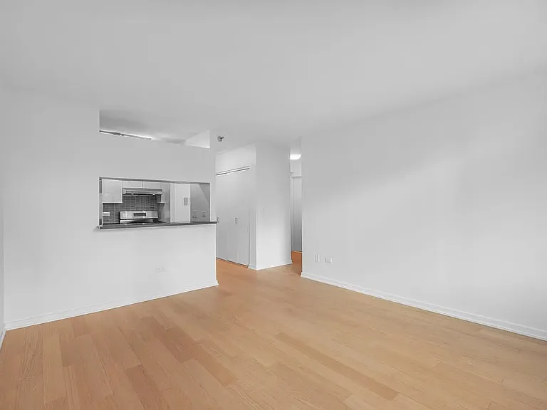 75 W End Ave #P10D — Photo 3