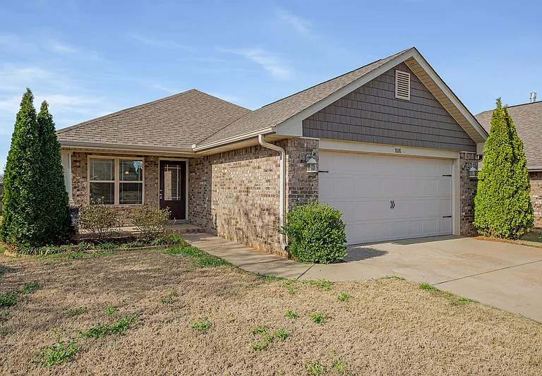 808 Willow Shoals Dr SW — Photo 2