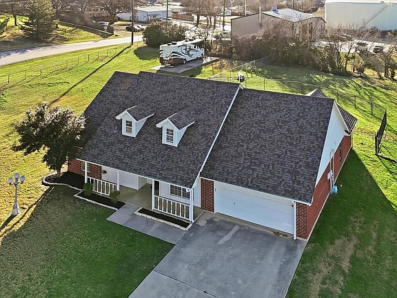 2nd image of 10305 Alta Vista Rd