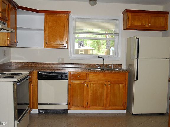 3rd image of 1317 Pinecrest Ave