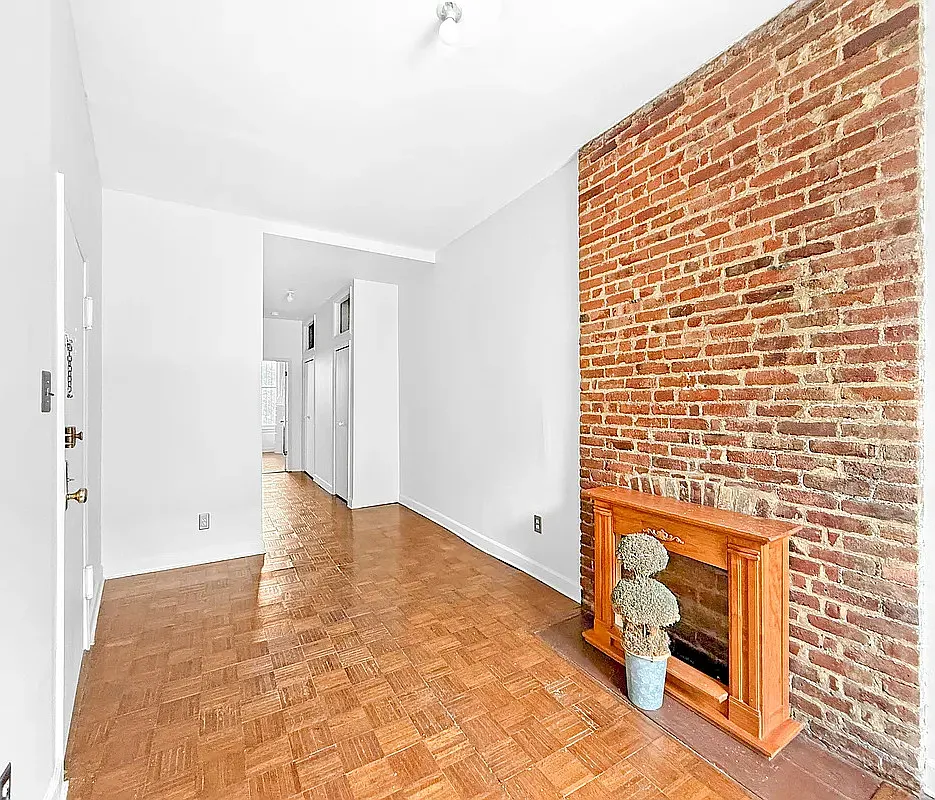 265 Saint James Place — Photo 3