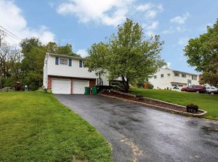 70 Cardinal Dr, Poughkeepsie, NY 12601