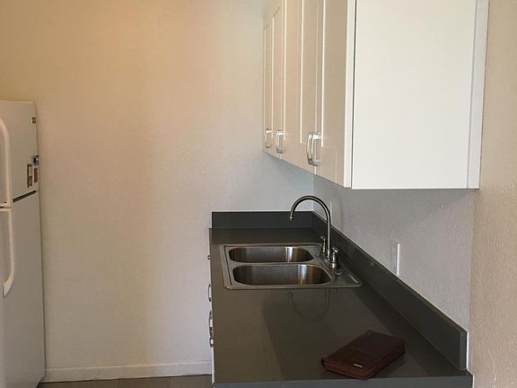 3rd image of 3278 Monroe Ave APT A