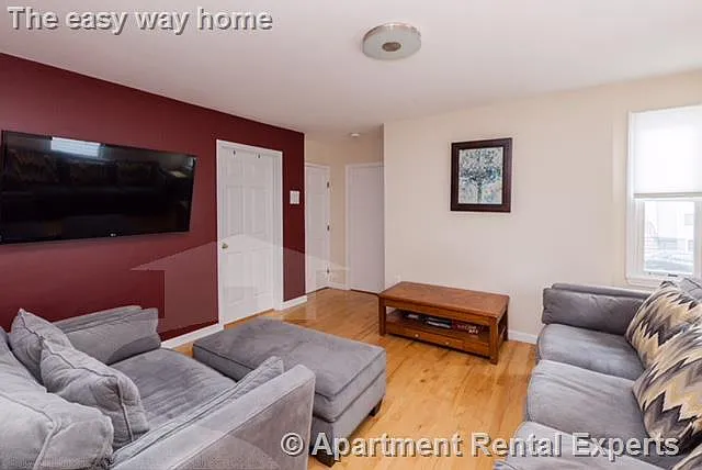 36 Florence St #1 — Photo 5