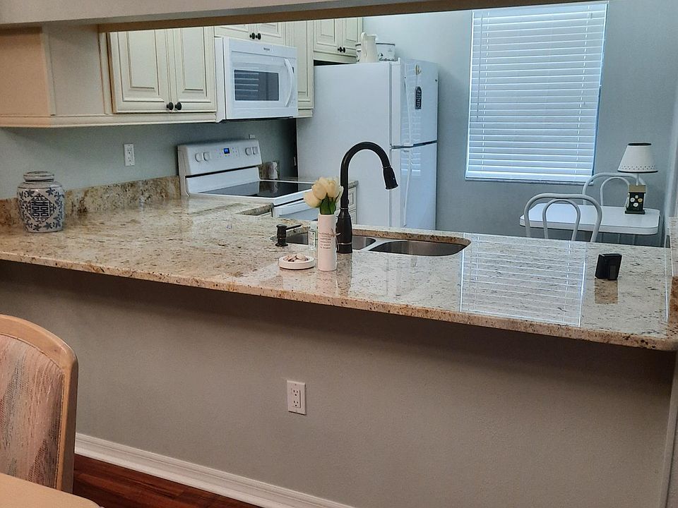 1st image of 9265 Lake Park Dr APT 203