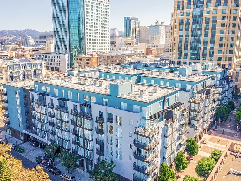 Domain Oakland — Photo 1