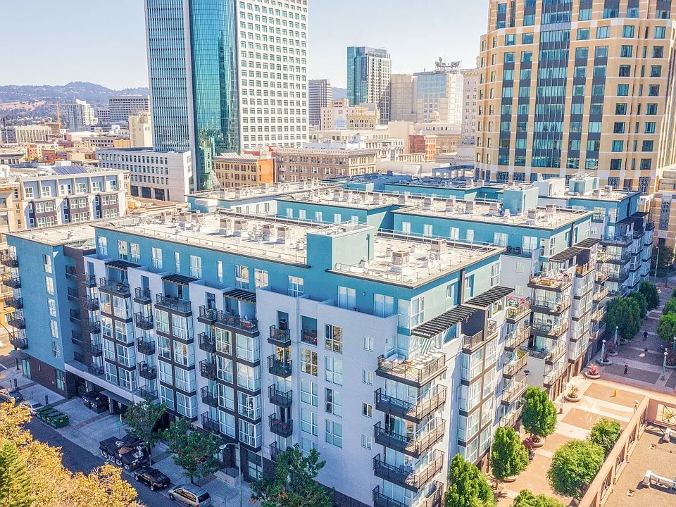 Domain Oakland