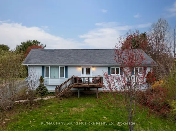 54 Pineridge Dr, McDougall, ON P2A 2W9