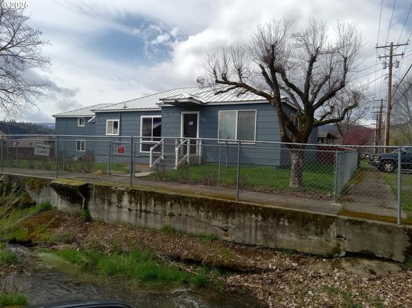 113 N Walnut St, Bingen, WA 98605