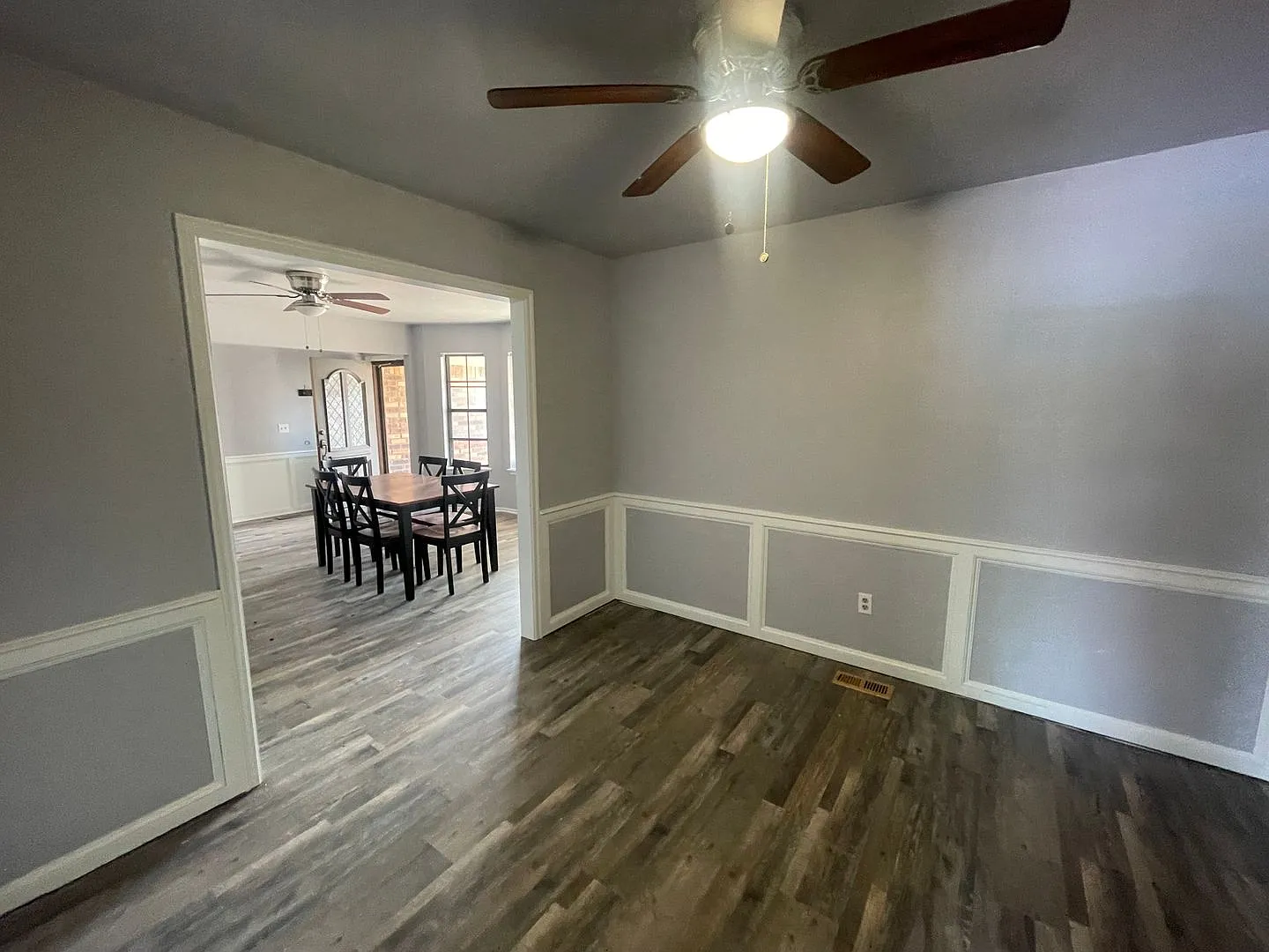 4 bed 2.5 baths in Moore Schools. 2 living areas, formal dining, storm shelter and pool! — Photo 4