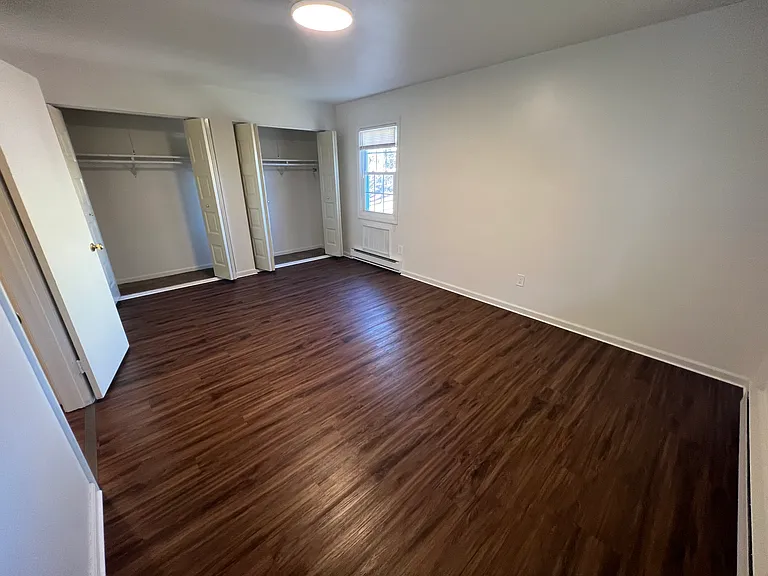 165 Pearl St — Photo 8