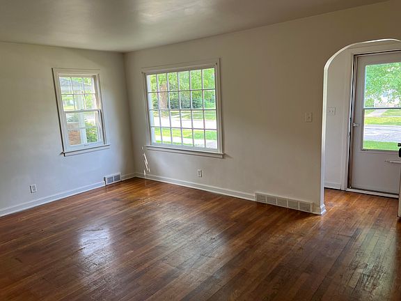 4th image of 359 Cherry St