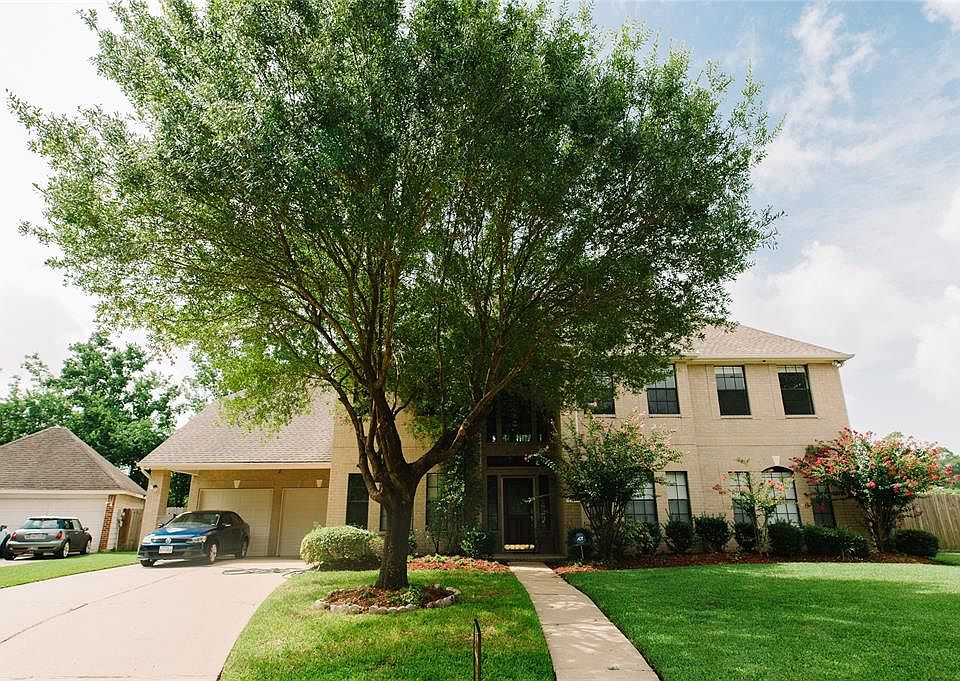 1st image of 15106 Chandler Hollow Ln