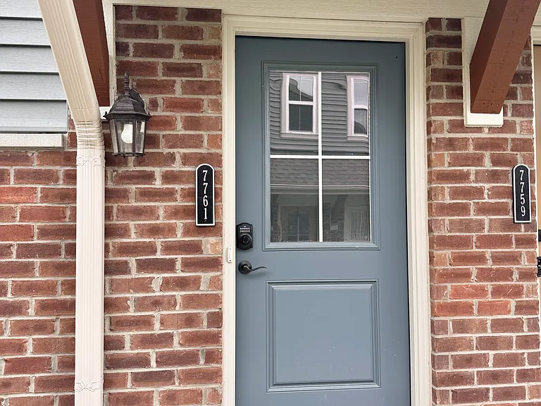 7761 Devonshire Dr #304 — Photo 2