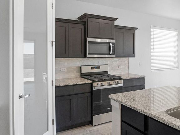 5th image of 512 Twilight Dr