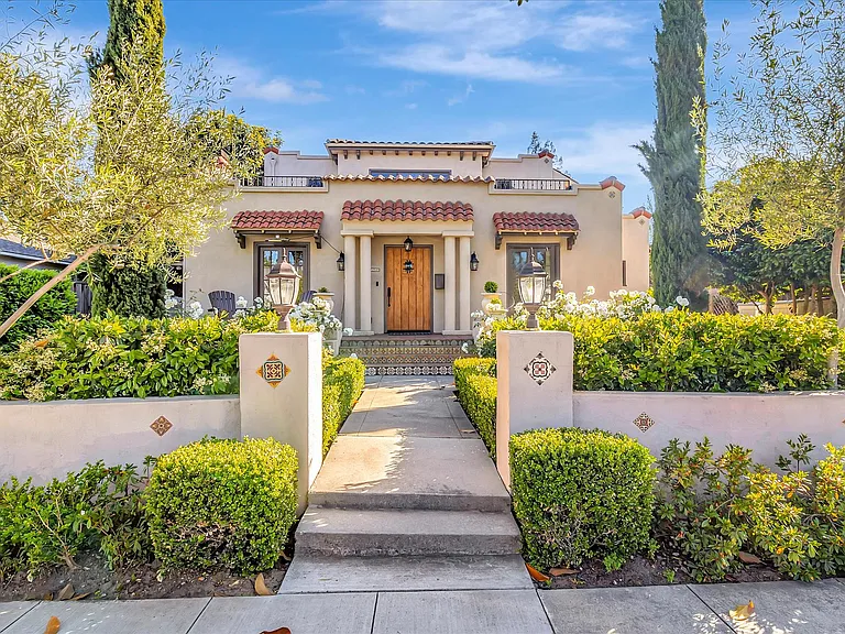 1568 Mariposa Ave — Photo 39
