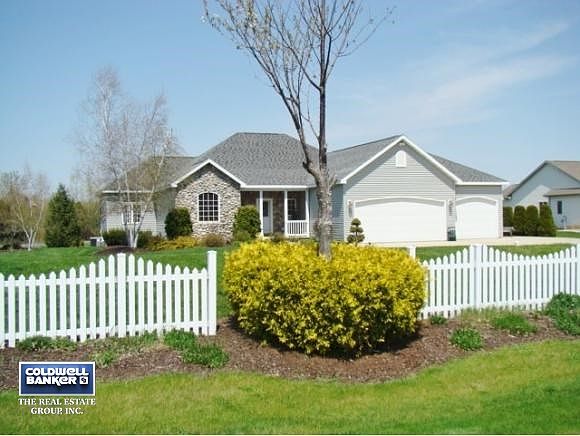 Great Curb Appeal!