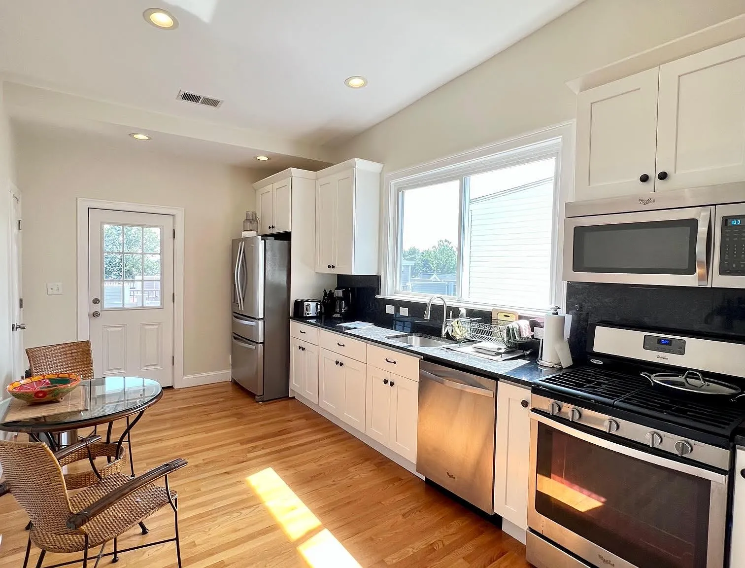 1 bed, 708 sqft, $3,100 — Photo 1