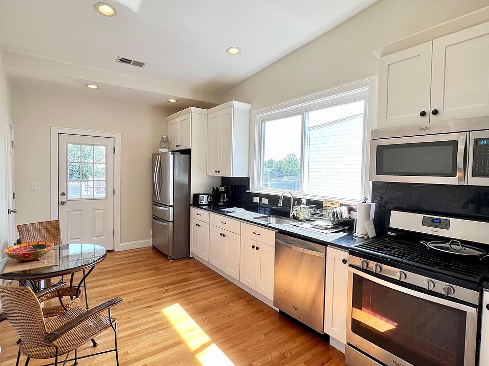1st image of 121 Heath St #2