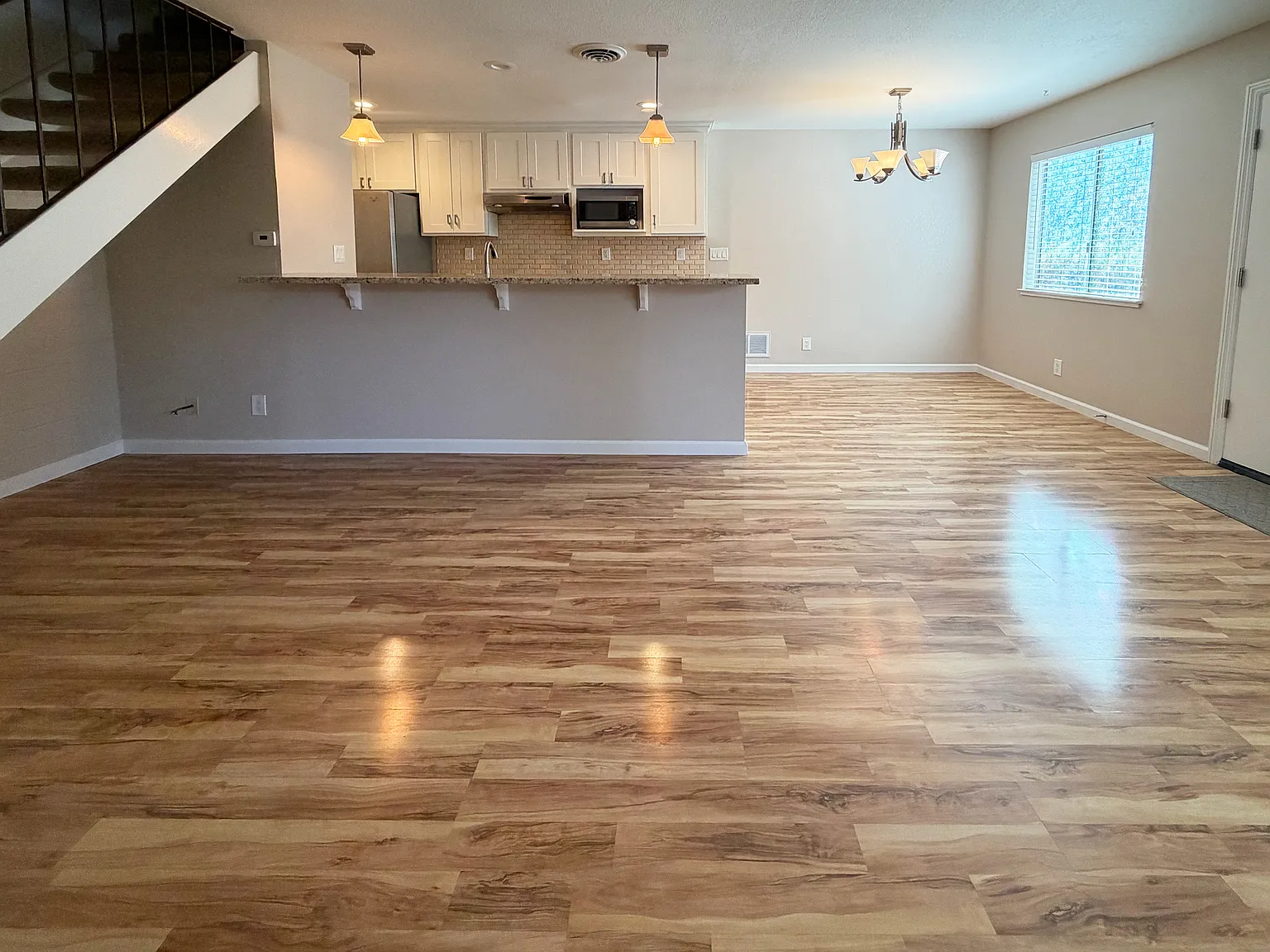 2 bed, 903 sqft, $3,075 — Photo 1