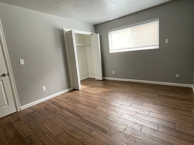 301 W Center St — Photo 9