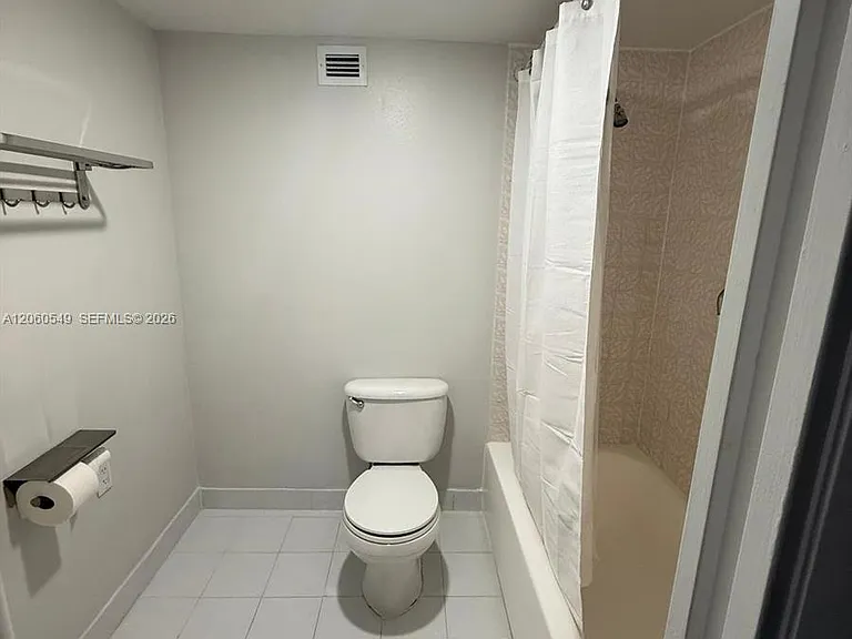 6039 Collins Ave #516 — Photo 16