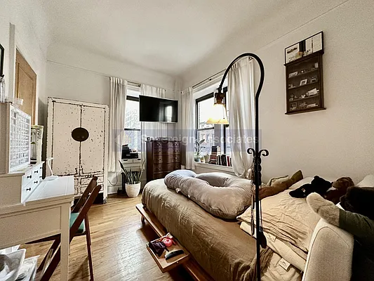 Rented by Sovereign Associates | media 2