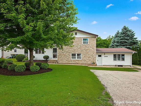 2nd image of 7509 Villa Vis
