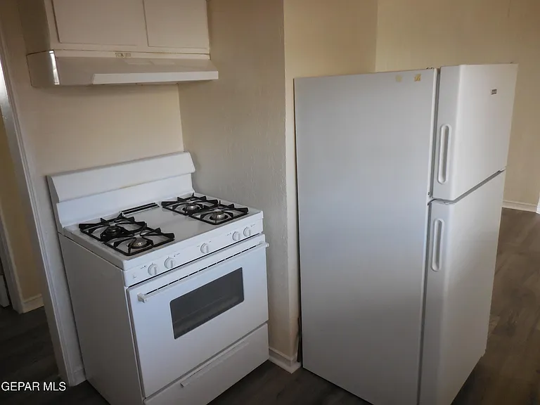 701 W Yandell Dr #8 — Photo 8