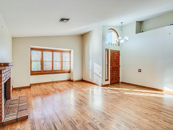 4th image of 1218 E Divot Dr