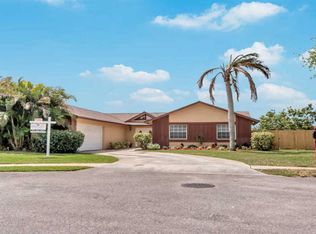 545 Toxaway Dr, West Palm Beach, FL 33413