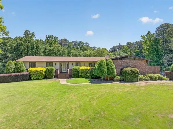 1738 Rivermist Dr, Lilburn, GA 30047