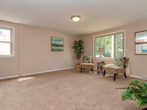 3rd image of 3658 Miramar Ave NE