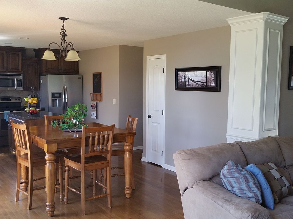 2nd image of 1904 Larkspur Ln