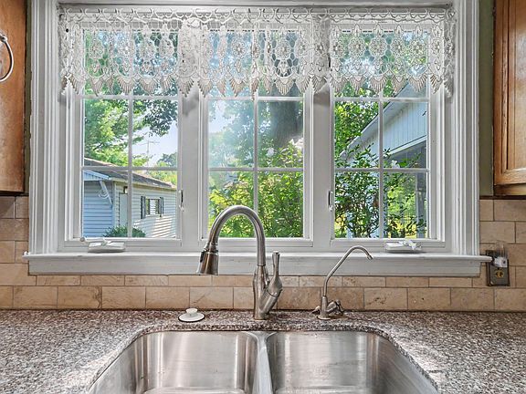 5th image of 464 Merchant Ave