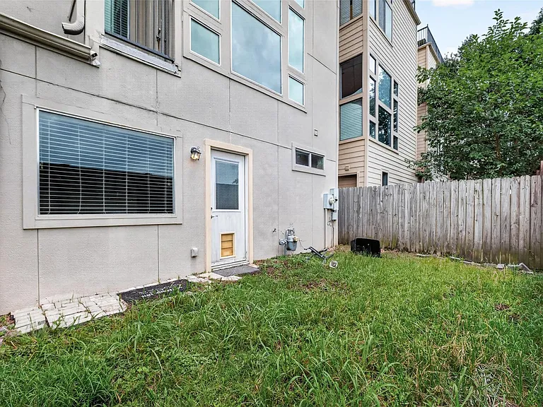 2352 Sperber Ln — Photo 35