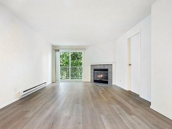 3rd image of 12670 NE 10th Pl #F304